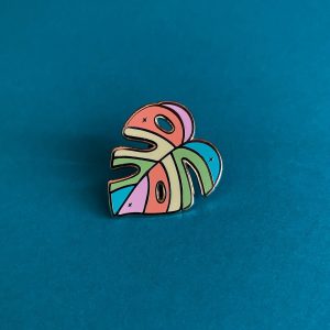 Anstecknadel mit Regenbogenmotiv Monstera